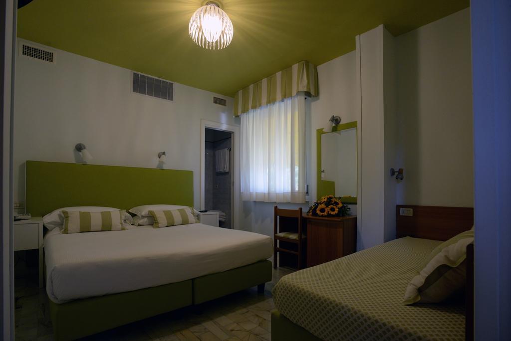 Hotel Giulio Cesare شينكْوالي الغرفة الصورة